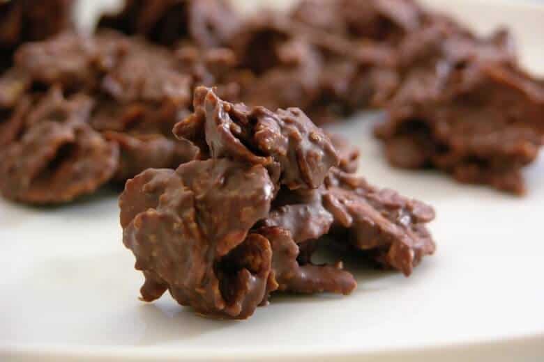 Crunchy and Chocolatey Keto Coconut Clusters – No-Bake Recipe